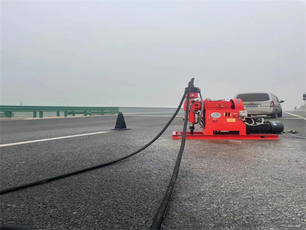 路北马路路基路面开裂下沉注浆加固灌浆